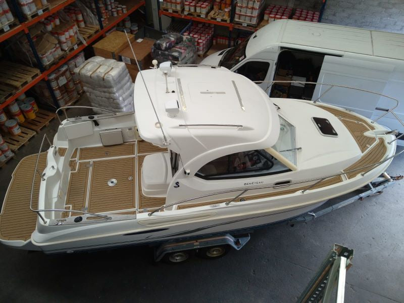 Beneteau Antares 780. pvc synthetic teak deck